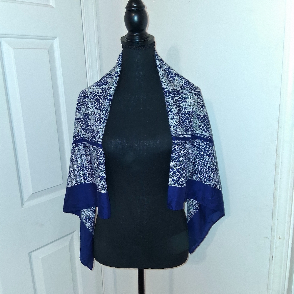 Blue and White Patterned Scarf - Picture 3 of 6